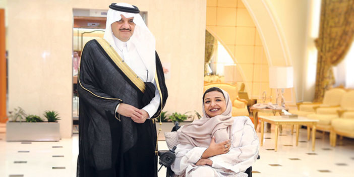  الأمير سعود بن نايف مع صاحبة المبادرة