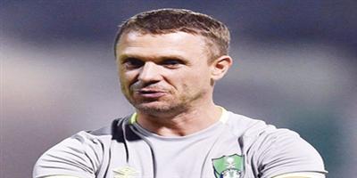 مدرب الأهلي يُغير أرضية ملعب النادي ويرفض المعسكر الخارجي! 