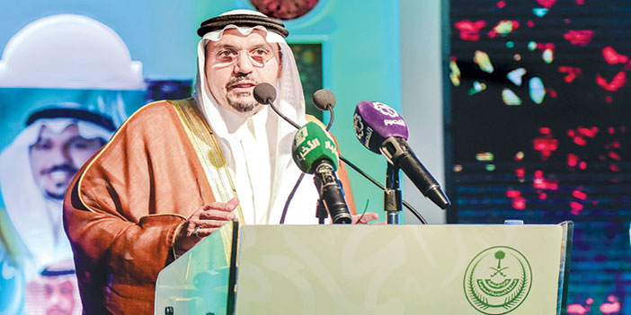  الأمير فيصل بن مشعل ملقياً كلمته خلال حفل الأهالي