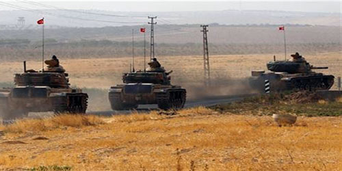 تركيا تواصل إرسال التعزيزات العسكرية إلى حدودها مع سوريا 