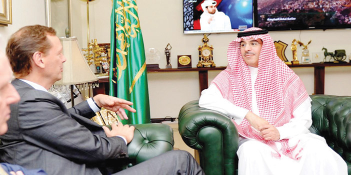  د. العواد لدى استقباله السفير  إيمانويل بون