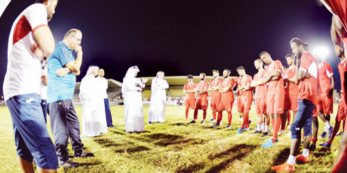  سمرقندي خلال اجتماعه باللاعبين