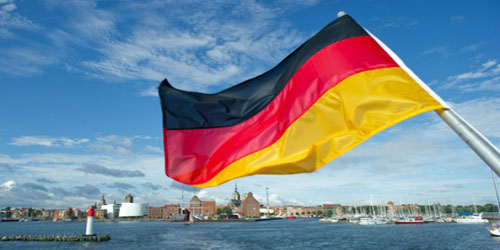 بشأن مقتل أكثر من 80 امرأة ورجلاً وطفلاً 