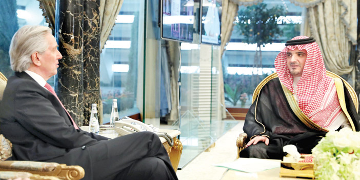 الأمير عبدالعزيز بن سعود يستقبل السفير الفرنسي