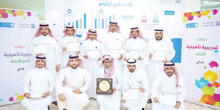  مجموعة من المتطوعين في البرنامج