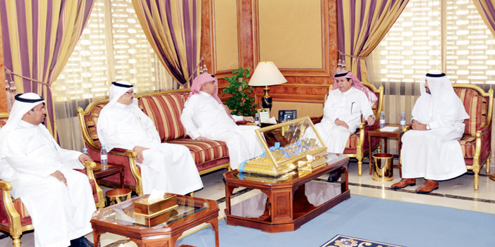  الحمدان خلال الاجتماع