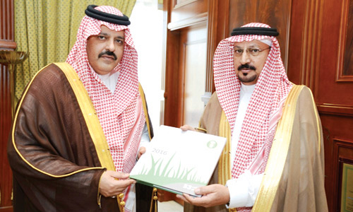   سموه ومدير صندوق التنمية الزراعية بحائل