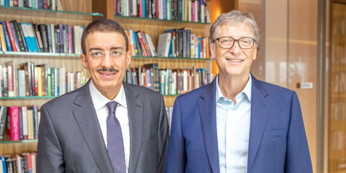  د. حجار خلال لقائه بيل غيتس