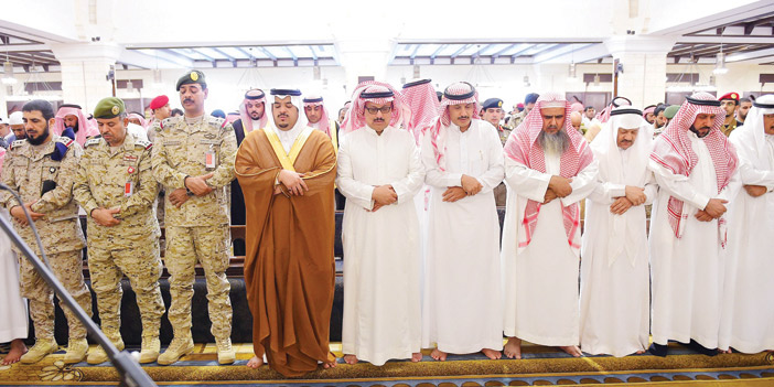  سمو نائب أمير منطقة الرياض يؤدي الصلاة على الشهيد الفيفي