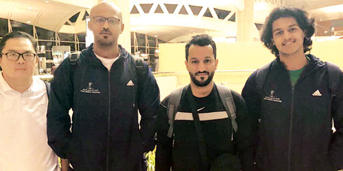  منتخب السهام أثناء مغادرتهم من مطار الملك خالد