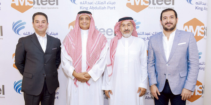  صورة جماعية بعد توقيع الاتفاقية