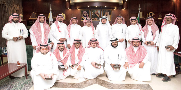  د. الحامد في صورة جماعية مع الإعلاميين