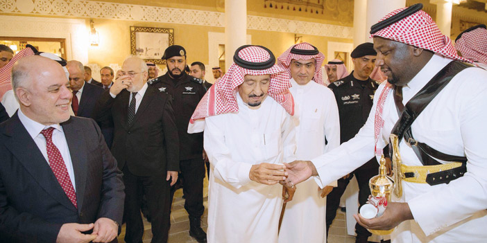  خادم الحرمين لدى استقباله رئيس الوزراء العراقي في قصر العوجا بالدرعية