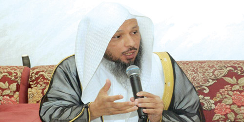 الشيخ سعد العتيق يقدِّم رؤية جديدة لبر الأم في اثنينية الذييب 