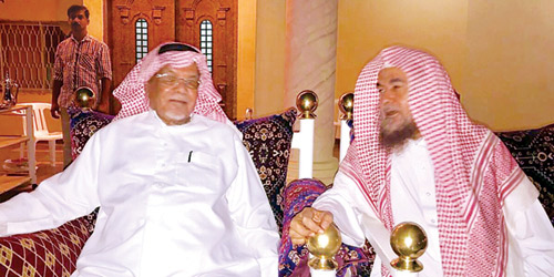  الشيخ المحيسن خلال زيارته للداعم الشيخ محمد الخضير