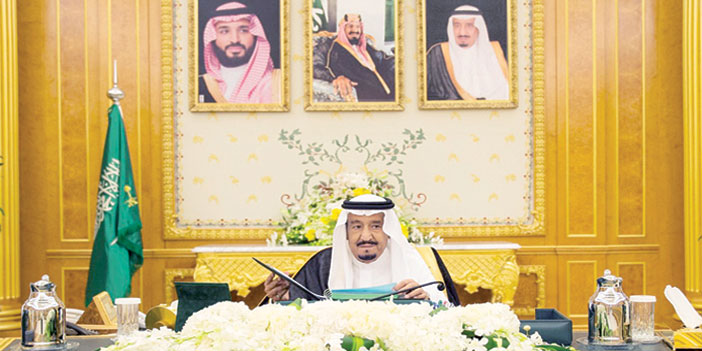  خادم الحرمين الشريفين خلال ترؤسه جلسة مجلس الوزراء