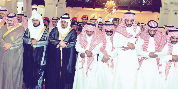 نائب أمير الرياض يؤدي صلاة الميت على محمد بن هلال 