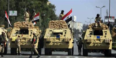 الجيش المصري يضبط 3 إرهابيين وسط سيناء 