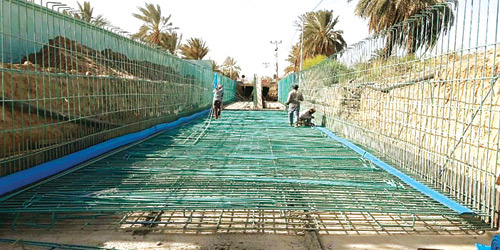  الأعمال متواصلة لتنفيذ مشروع درء السيول بمنتزه الملك فهد