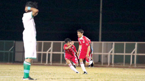  فرحة لاعبي شباب العربي بالهدف الثاني في مرمى النجمة