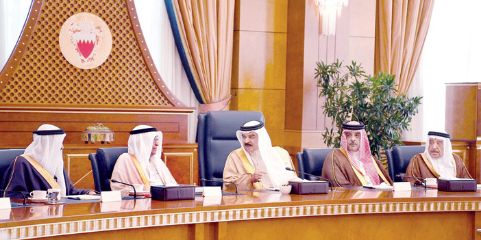  ملك البحرين مترئساً جلسة مجلس الوزراء أمس