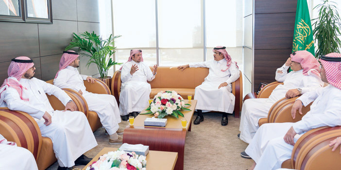  الحسين خلال استقباله وفد الجامعة