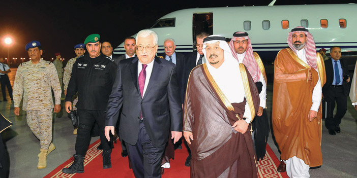  أمير منطقة الرياض مستقبلاً الرئيس الفلسطيني