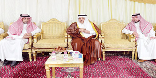 الأمير أحمد بن عبدالعزيز وعدد من الأمراء وأصحاب الفضيلة والسفراء يعزون أسرة السديري 