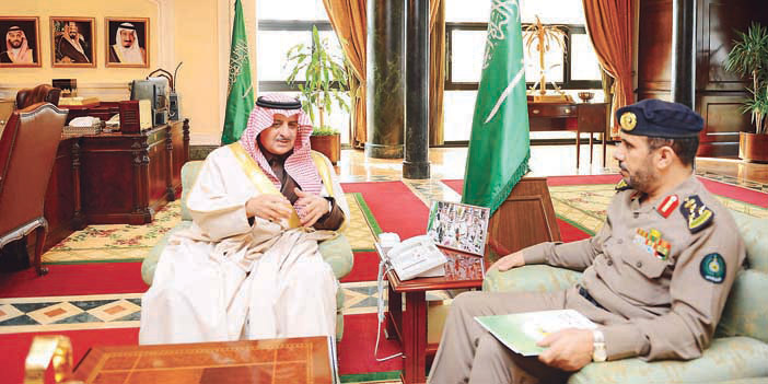  الأمير فهد بن سلطان خلال استقباله اللواء الوهراني والعميد الشمراني