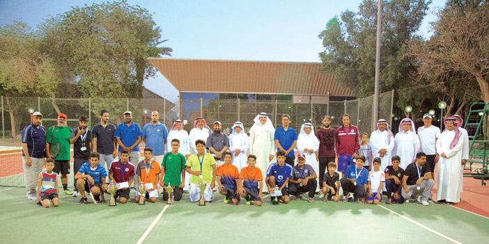  لقطة جماعية لأبطال التنس