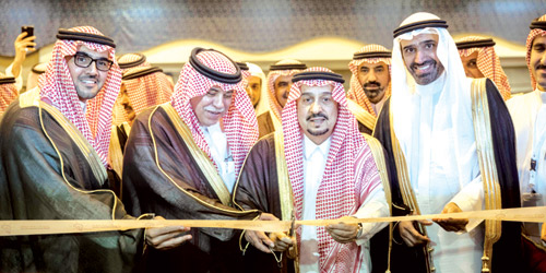   أمير منطقة الرياض خلال افتتاحه ملتقى شباب الأعمال السادس
