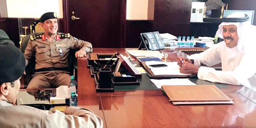  المحافظ مستقبلاً مدير سجون المنطقة