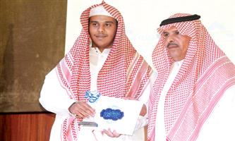 مدير تعليم الرياض يكرم 116 معلمًا وطالبًا متميزًا في مسابقات التوعية الإسلامية 