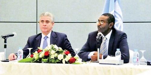  مسؤولو البنك الدولي خلال المؤتمر الصحافي في الرياض