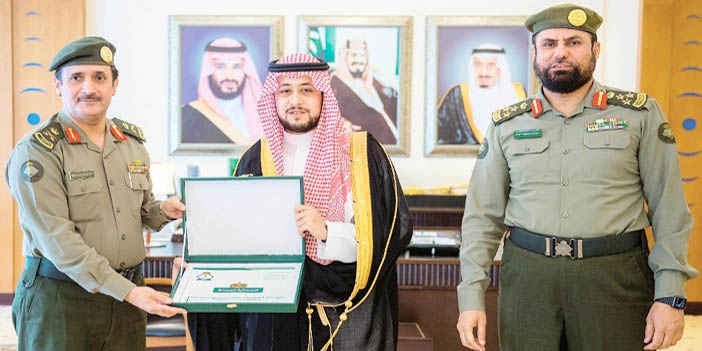  سموه يتسلم التقرير الإحصائي لجهود جوازات منطقة القصيم