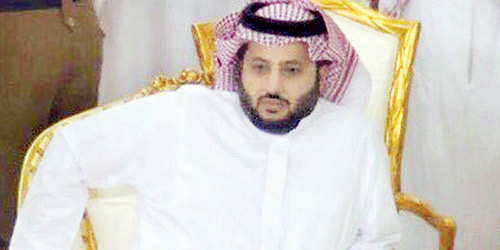  تركي آل الشيخ تواجد ودعم ممثل الوطن من المنصة