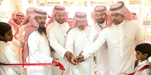  الداود يدشن العيادة