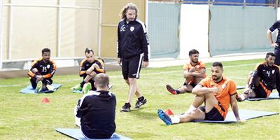 الشباب يعاود تدريباته بعد الراحة 