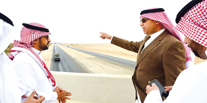 نائب وزير النقل وقف على المشاريع قيد التنفيذ والصيانة في محافظة الخرج 