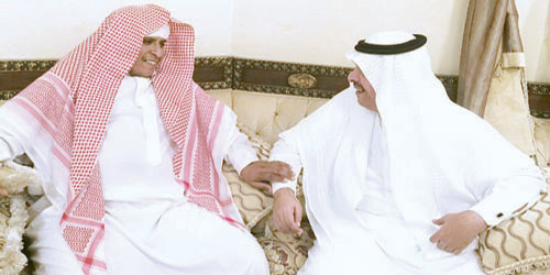  مدير تعليم الرياض مع قائد المدرسة