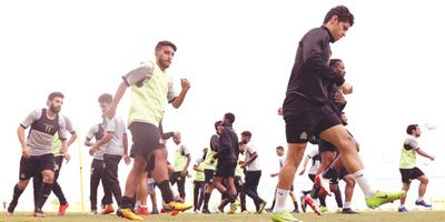 جوستافو يستدعي جيبور لمواجهة الفتح ويعتمد الراهب أساسياً 