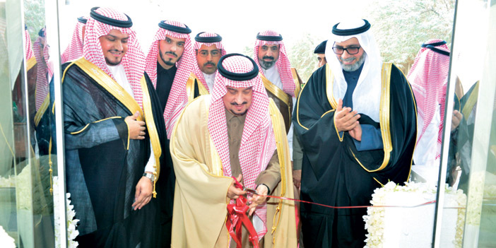   أمير منطقة الرياض خلال افتتاحه توسعة مستشفى دار الشفاء