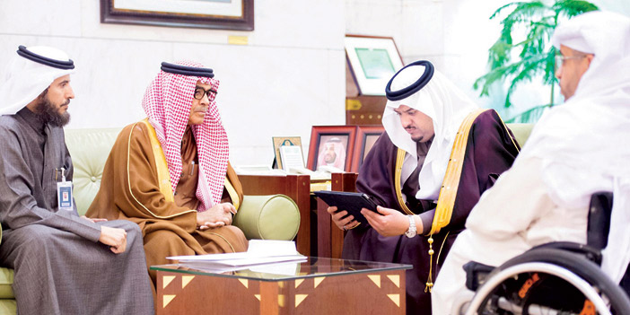 نائب أمير منطقة الرياض خلال استقباله أعضاء الجمعية