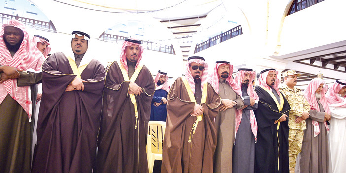 وزير الحرس الوطني ونائب أمير منطقة الرياض يؤديان صلاة الميت على وكيل أمير الفوج الثاني والعشرين 