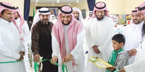  مدير التعليم يفتتح المعرض