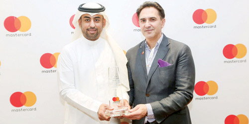  العمودي يتسلم جائزة البنك