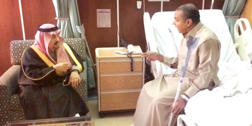  أمير الرياض خلال زيارته واطمئنانه على صحة الزميل عبدالله العريفج