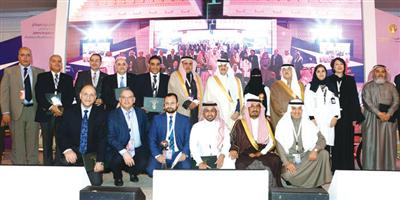 الأمير سعود بن نايف يكرّم الفائزين بجائزة أمير الشرقية لأبحاث السرطان 
