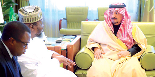  أمير منطقة الرياض مستقبلاً سفير غانا لدى المملكة