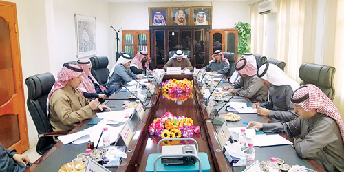  د.الصالح يترأس جلسة بلدي طبرجل